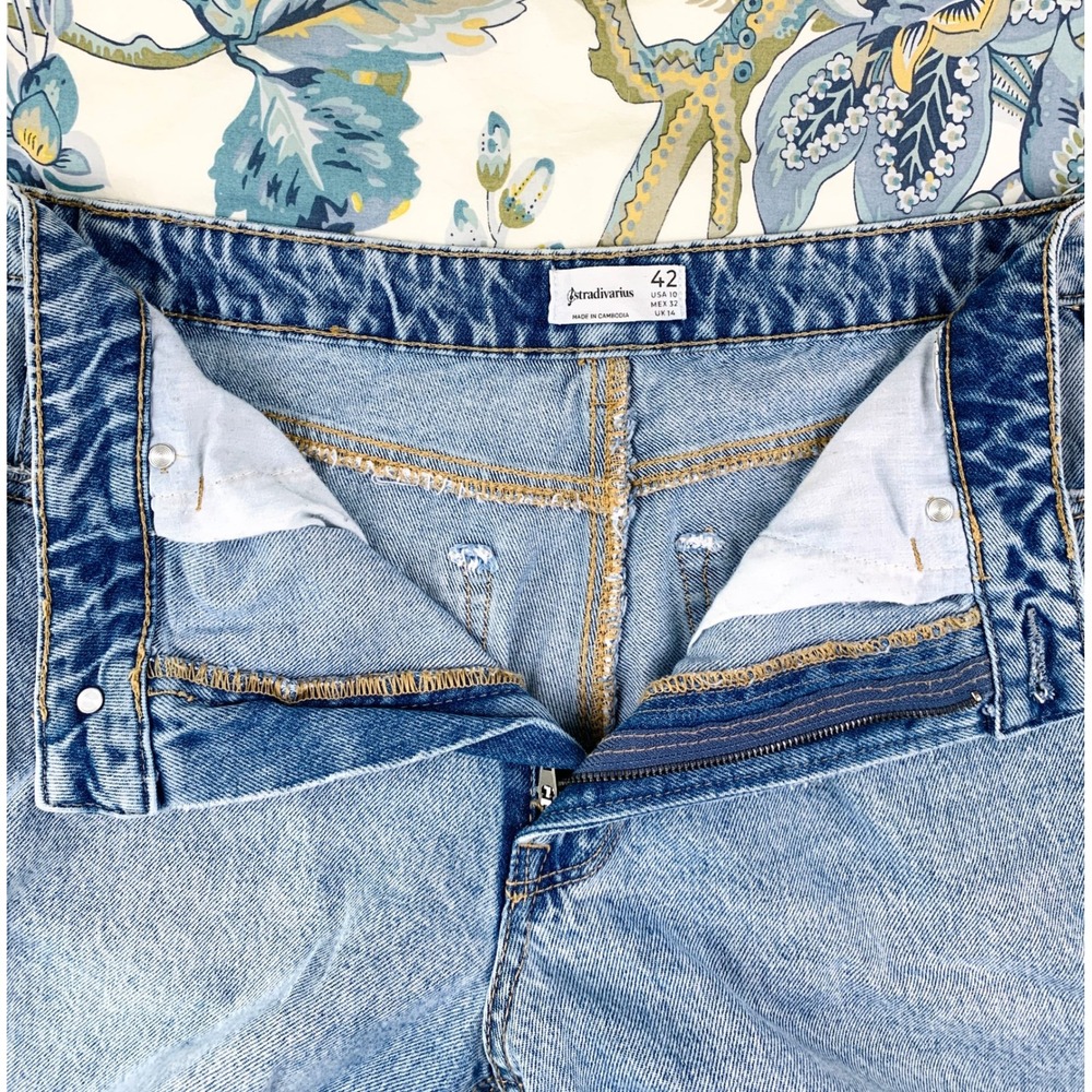 Stradivarius High Waisted Wide Leg Jeans Light Blue Wash Size 10 EUR 42 Baggy - Picture 7 of 16